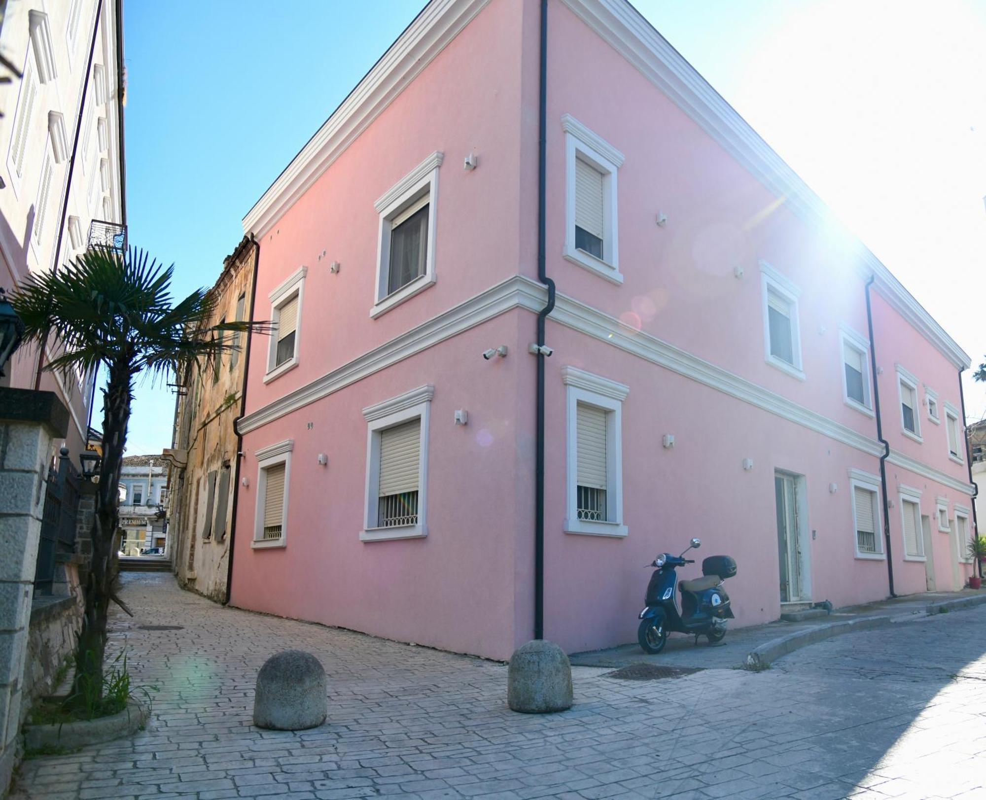 Rosa Apartment